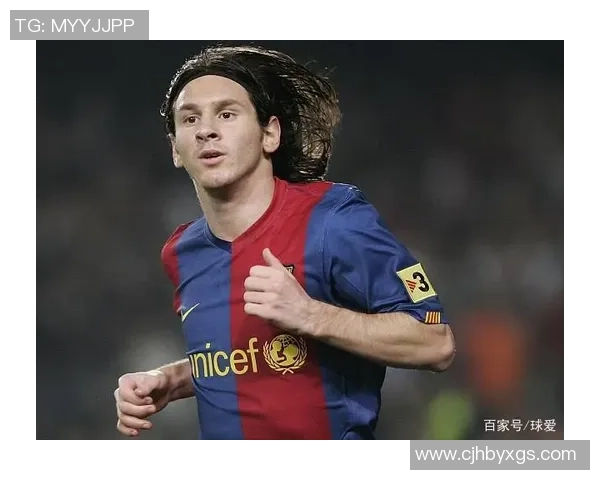 足球明星佩戴运动发带展现个性与风格引领时尚潮流